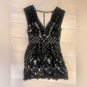 Free People lace dress size 2. Only worn once, like new